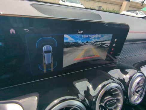 Used 2024 Mercedes-Benz EQB 300 4MATIC image 7