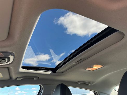 Used 2025 Hyundai Elantra Limited image 30