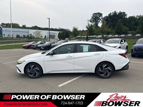 Used 2025 Hyundai Elantra SEL w/ Cargo Package FWD image 4