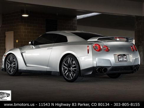 Used 2009 Nissan GT-R Premium AWD/4WD image 5