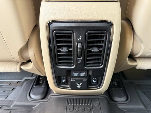 Used 2018 Jeep Grand Cherokee Limited RWD image 32