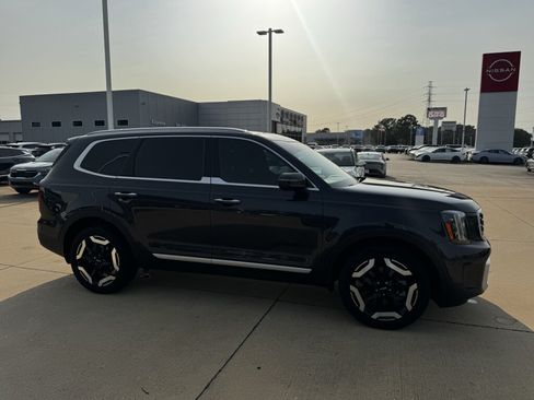 Certified 2025 Kia Telluride S FWD image 15