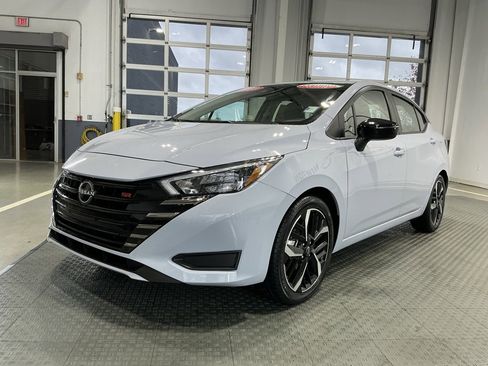 Used 2023 Nissan Versa SR w/ Trunk Package image 2