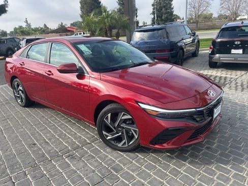 New 2025 Hyundai Elantra SEL image 2