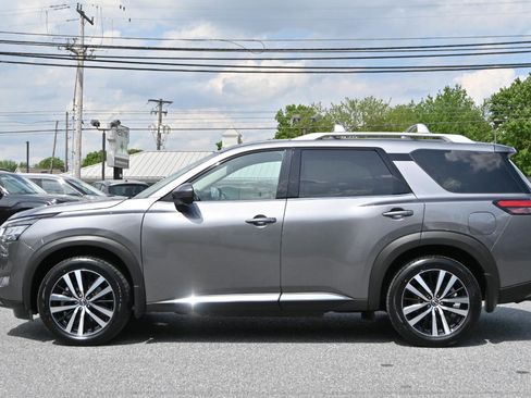 Used 2023 Nissan Pathfinder Platinum w/ Cargo Package AWD/4WD image 8
