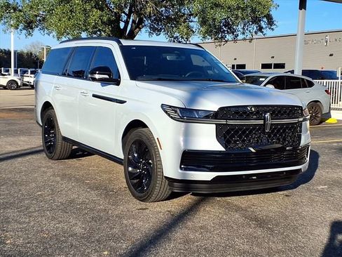 New 2025 Lincoln Navigator Reserve w/ Jet Appearance Package AWD/4WD image 3