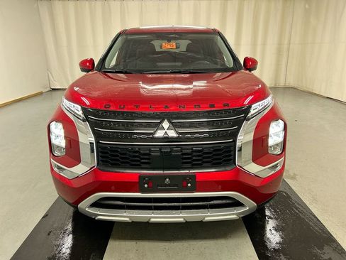 New 2025 Mitsubishi Outlander SE image 3