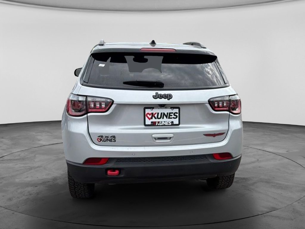 Used 2025 Jeep Compass Trailhawk AWD/4WD image 8