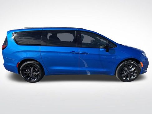 New 2026 Chrysler Pacifica Limited AWD/4WD image 6