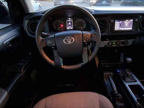 Used 2018 Toyota Tacoma SR image 5