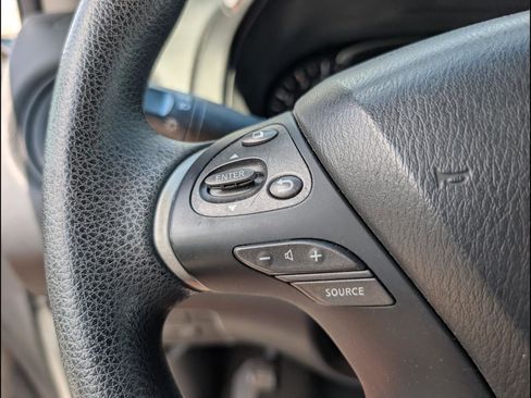 Used 2014 Nissan Pathfinder S FWD image 17
