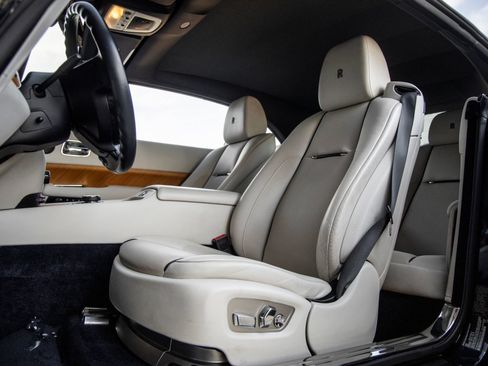 Used 2016 Rolls-Royce Dawn RWD image 32