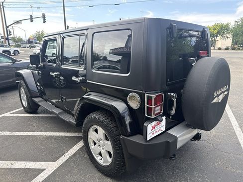 Used 2010 Jeep Wrangler Unlimited Sahara AWD/4WD image 3