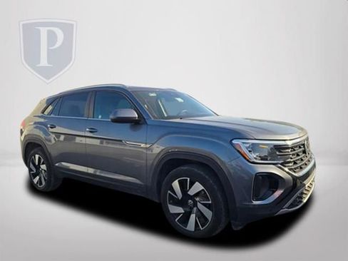 Used 2025 Volkswagen Atlas Cross Sport SE AWD/4WD image 2