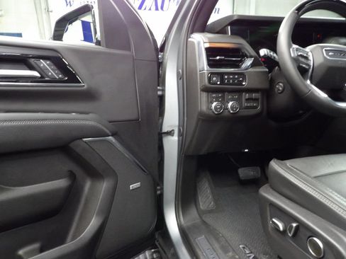 Used 2026 GMC Yukon Denali w/ Denali Reserve Package AWD/4WD image 55
