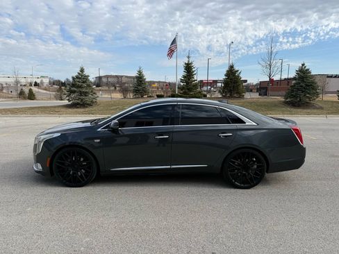 Used 2018 Cadillac XTS Luxury image 3