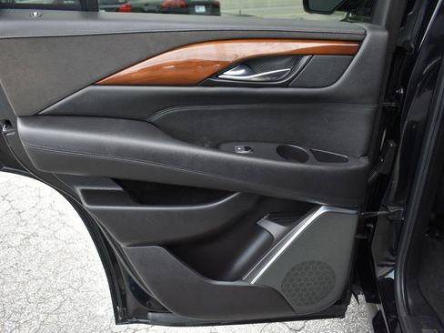 Used 2019 Cadillac Escalade Premium Luxury RWD image 38