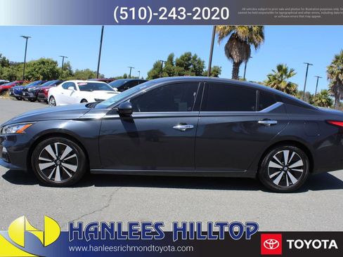 Used 2020 Nissan Altima 2.5 SL FWD image 2