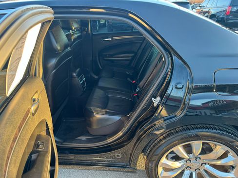 Used 2019 Chrysler 300 Limited image 11
