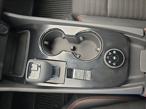 Used 2025 Nissan Rogue SV image 25