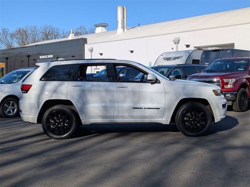Certified 2021 Jeep Grand Cherokee Laredo X image 2
