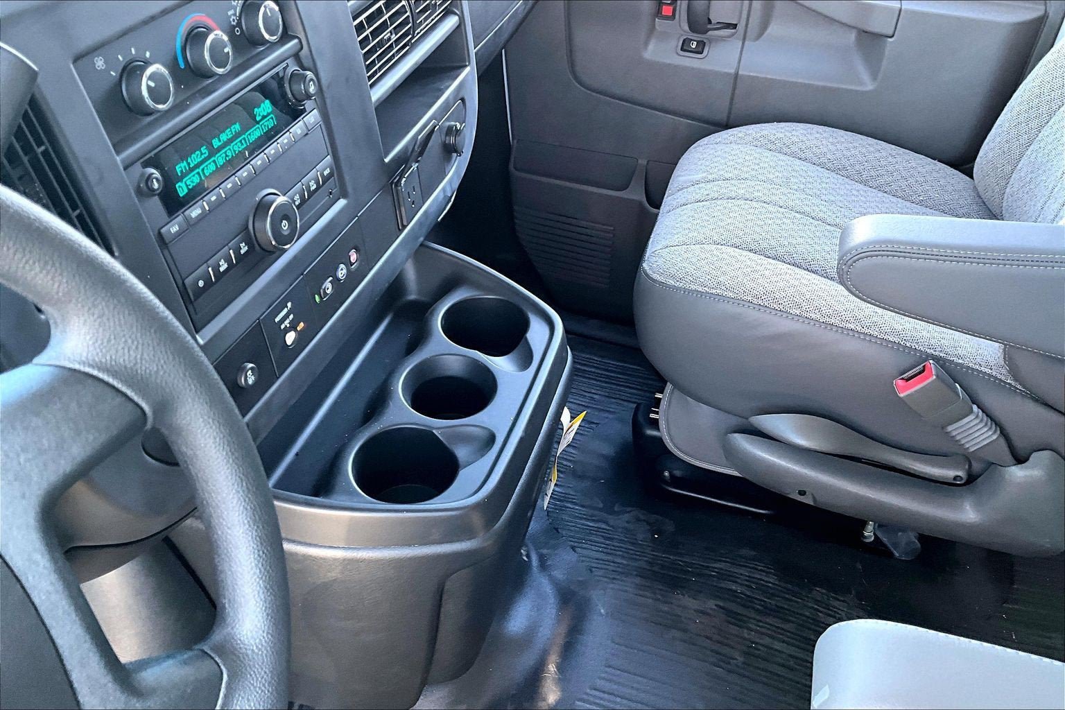New 2025 Chevrolet Express 3500 RWD image 8