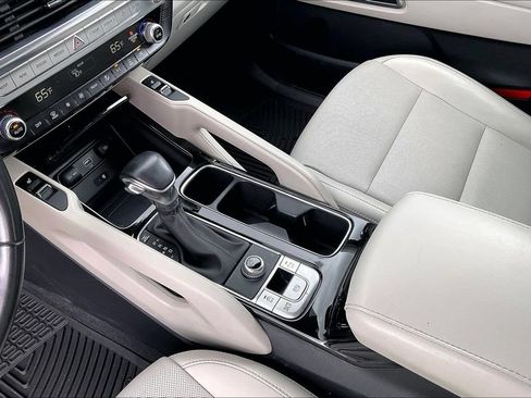 Used 2022 Kia Telluride S FWD image 16