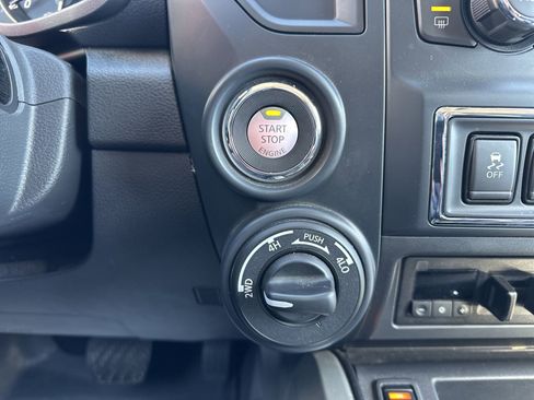 Used 2023 Nissan Titan SV w/ SV Convenience Package image 57