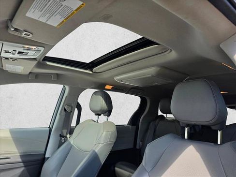 Used 2022 Toyota Sienna XLE w/ XLE Plus Package AWD/4WD image 23