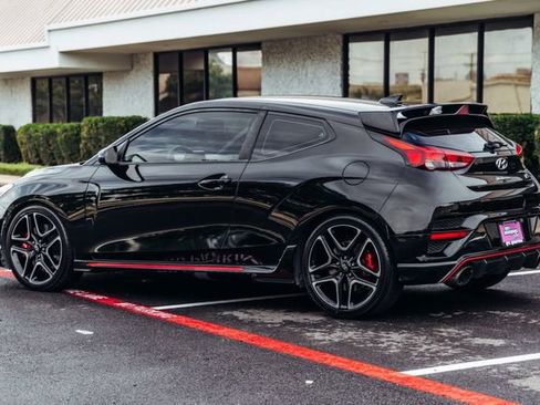 Used 2020 Hyundai Veloster N w/ Performance Package FWD image 3