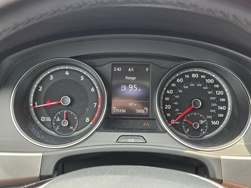 Used 2018 Volkswagen Atlas SEL w/ R-Line Package AWD/4WD image 35