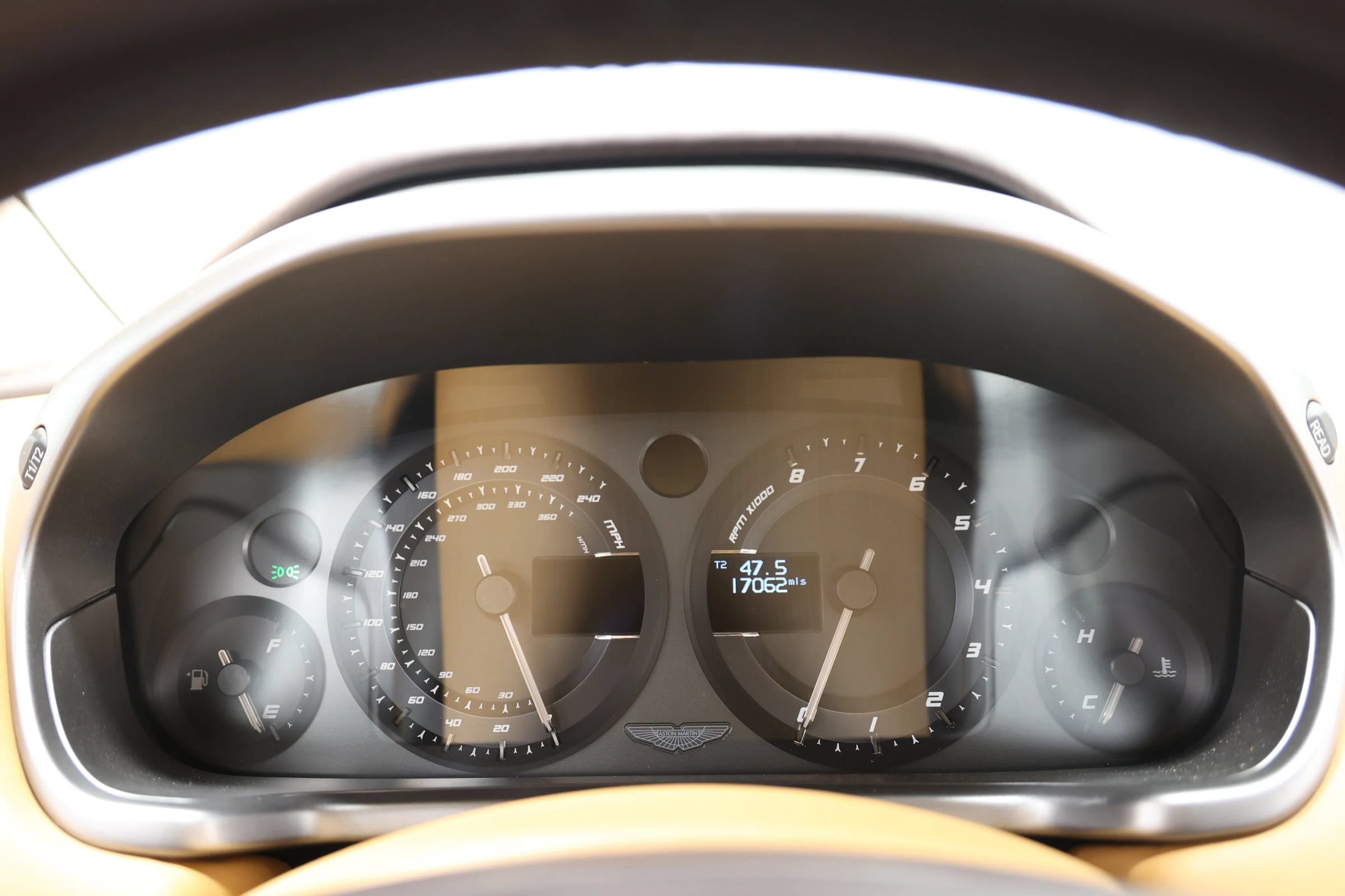 Used 2015 Aston Martin Vanquish Volante RWD image 29