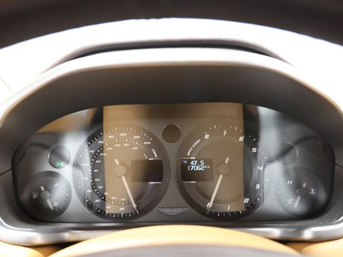 Used 2015 Aston Martin Vanquish Volante RWD image 29