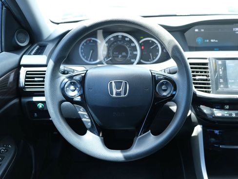 Used 2017 Honda Accord EX image 22