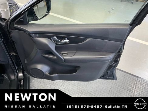 Used 2018 Nissan Rogue S FWD image 37