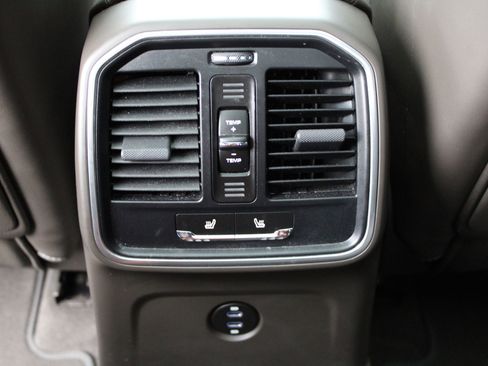 Used 2023 Porsche Macan S image 24