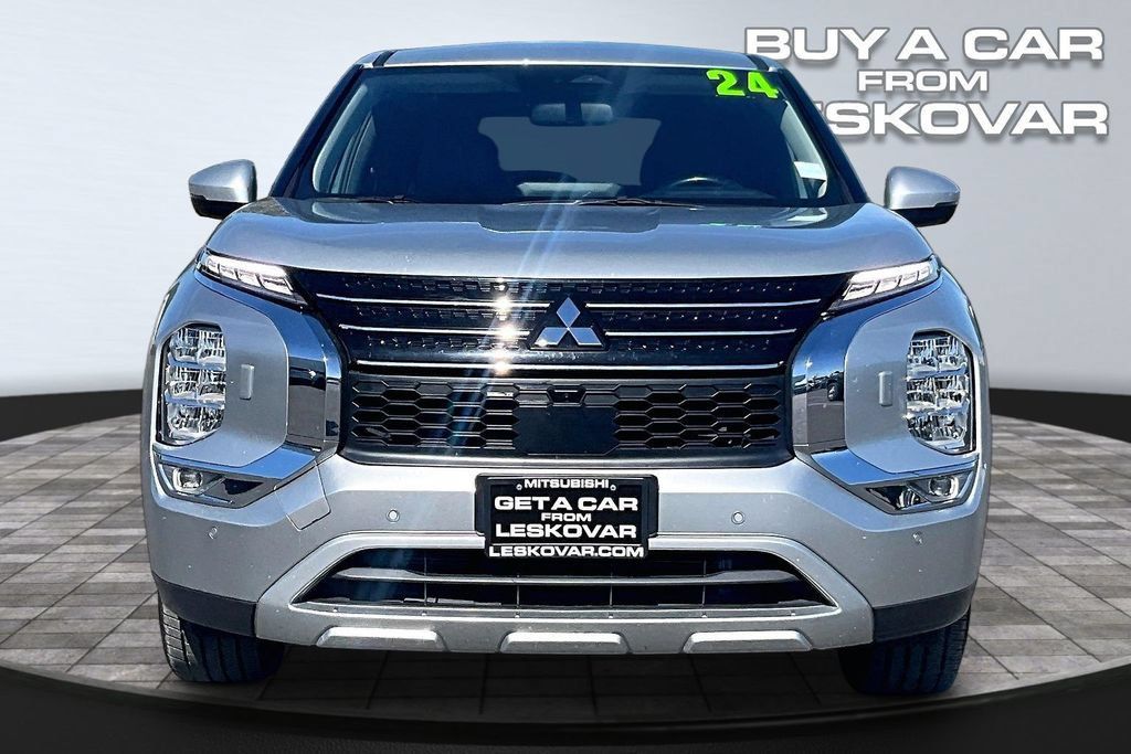 Used 2024 Mitsubishi Outlander SE AWD/4WD image 3