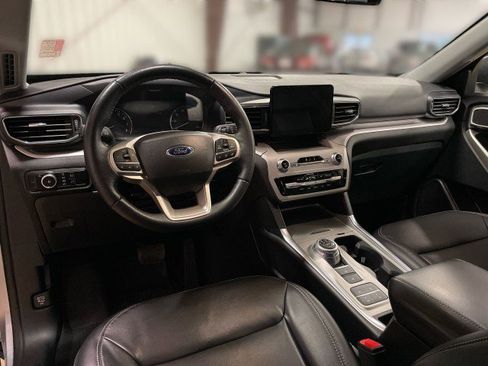 Used 2023 Ford Explorer XLT w/ Equipment Group 202A image 17