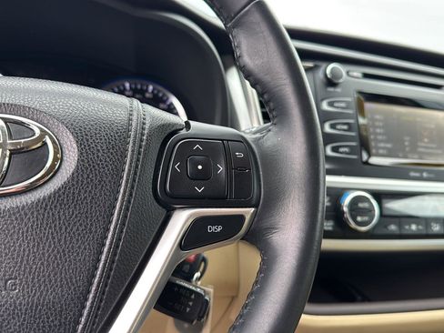 Used 2014 Toyota Highlander Plus image 19