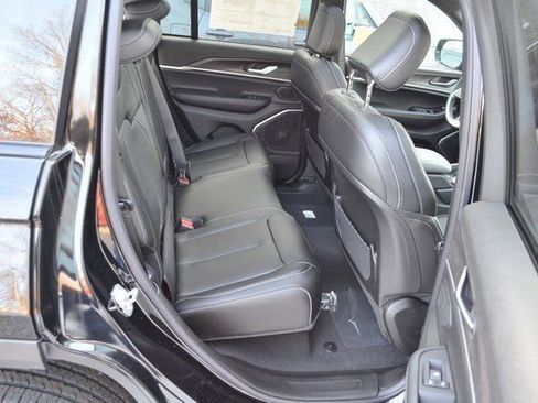 New 2025 Jeep Grand Cherokee Limited image 35