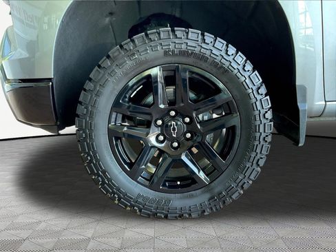 Used 2025 Chevrolet Silverado 1500 LT Trail Boss w/ Convenience Package II AWD/4WD image 32