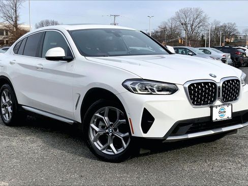 Used 2023 BMW X4 xDrive30i w/ Premium Package image 2