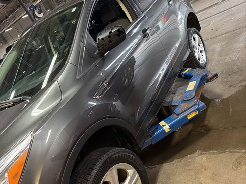 Used 2016 Ford Escape SE w/ Equipment Group 201A image 3