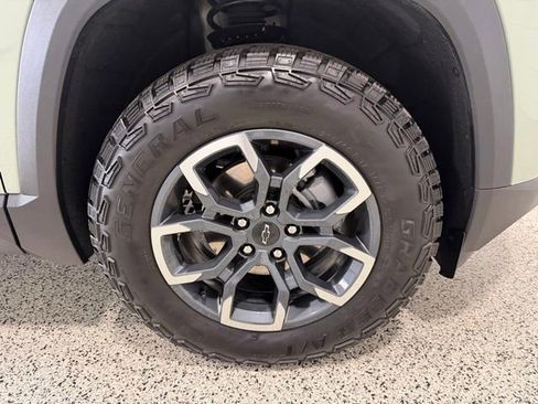 Used 2025 Chevrolet Equinox ACTIV w/ Safety and Technology Package AWD/4WD image 30