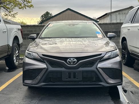 Used 2024 Toyota Camry SE image 2