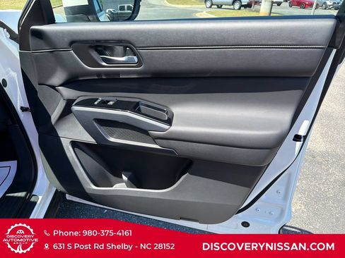 Certified 2024 Nissan Pathfinder SL FWD image 37