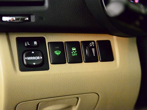 Used 2012 Toyota Highlander FWD image 13