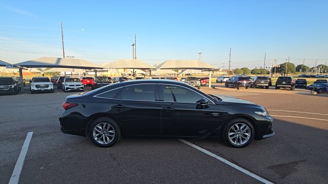 Used 2021 Toyota Avalon XLE FWD image 2