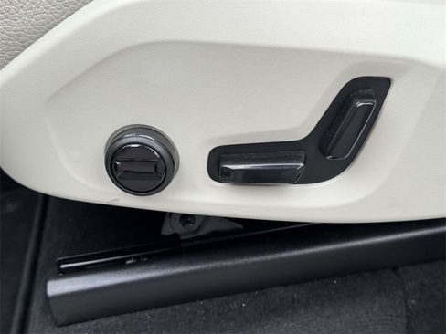 Certified 2024 Volvo XC90 B5 Core w/ Protection Package Premier image 18