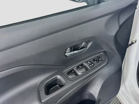 Used 2025 Nissan Versa SV FWD image 15
